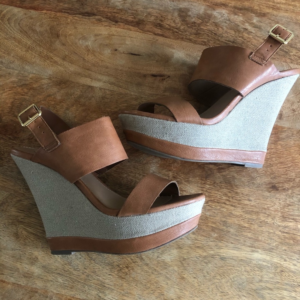 Steve Madden Tan and Linen platform wedge sandal
